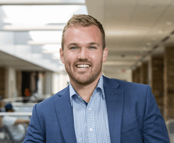 Cayman Seagraves headshot